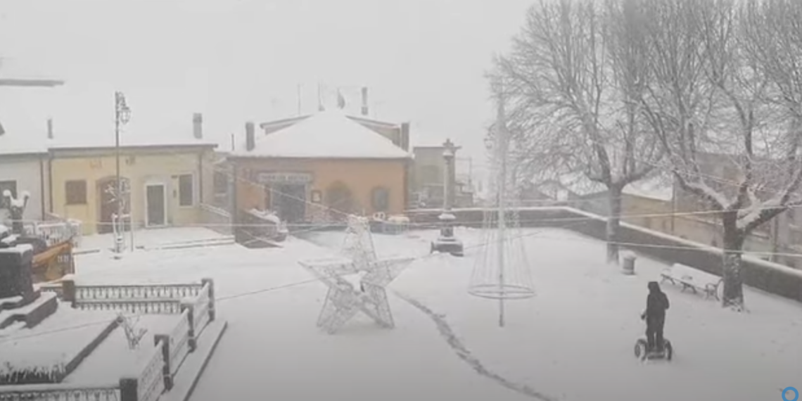 VIDEO: Forte nevicata a Monteleone di Puglia