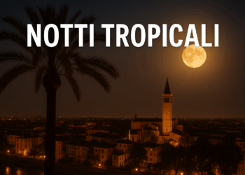 Città italiana di notte con temperature tropicali e umidità elevata, cielo sereno e luci cittadine riflesse